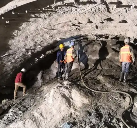 新兴拱顶带模注浆料的施工流程及注意事项